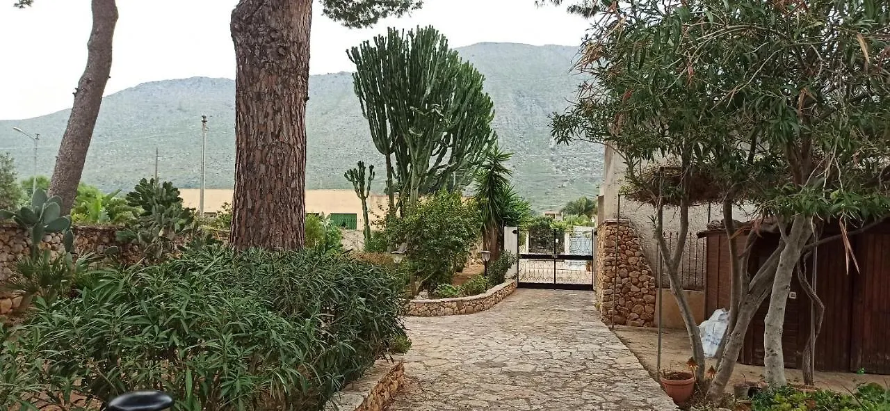 Holiday home Villa Indipendente Con Patio Giardino E Parcheggio Castelluzzo