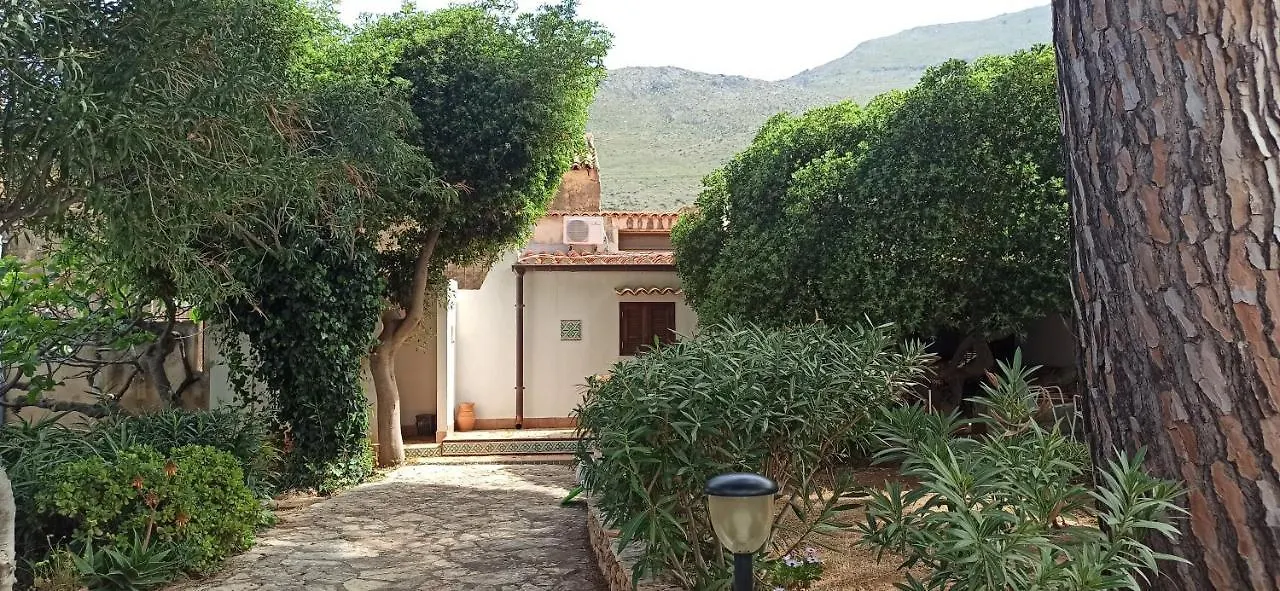 Villa Indipendente Con Patio Giardino E Parcheggio Castelluzzo