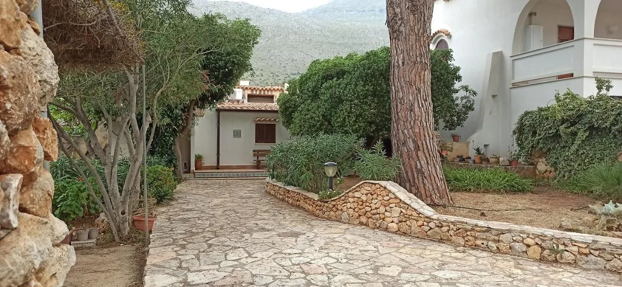 Villa Indipendente Con Patio Giardino E Parcheggio Castelluzzo Holiday home