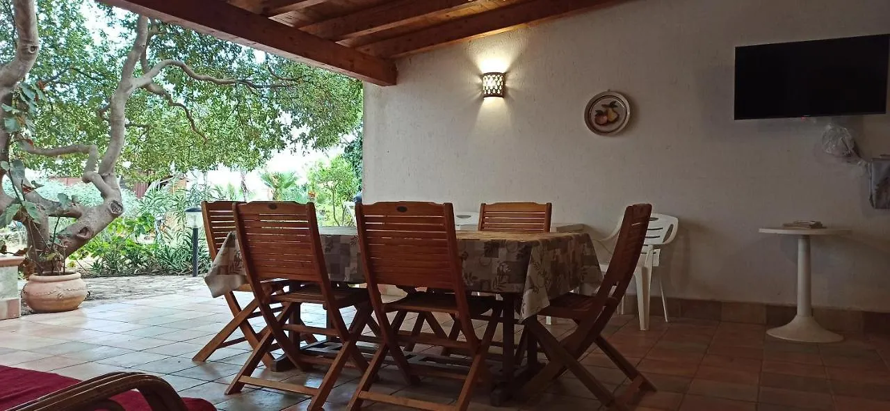Villa Indipendente Con Patio Giardino E Parcheggio Castelluzzo