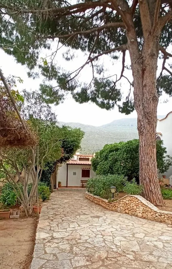 Villa Indipendente Con Patio Giardino E Parcheggio Castelluzzo 0*,