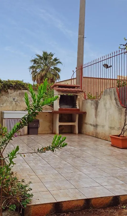 Villa Indipendente Con Patio Giardino E Parcheggio Castelluzzo Holiday home