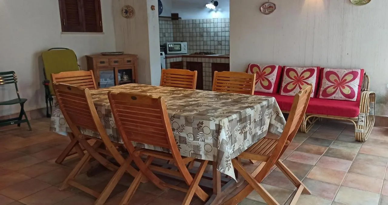 Semesterbostad Villa Indipendente Con Patio Giardino E Parcheggio Castelluzzo