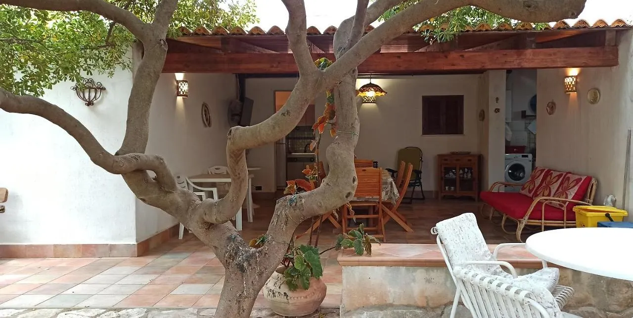 Villa Indipendente Con Patio Giardino E Parcheggio Castelluzzo Holiday home