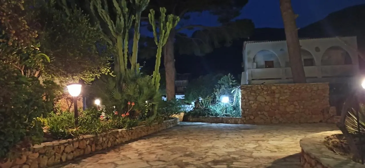 Villa Indipendente Con Patio Giardino E Parcheggio Castelluzzo Semesterbostad